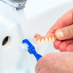 cleaning dentures